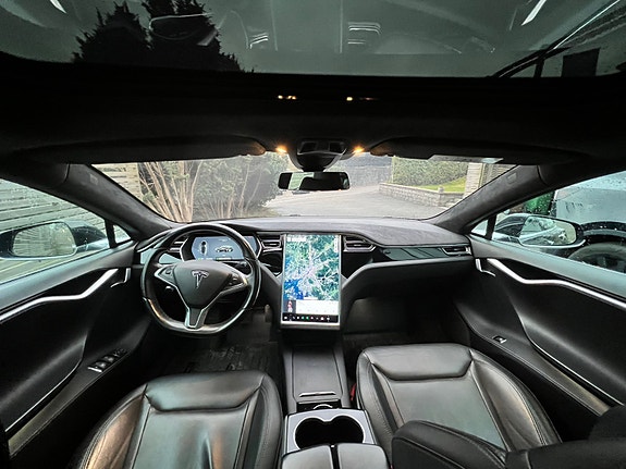 Tesla Model S 4 of 14