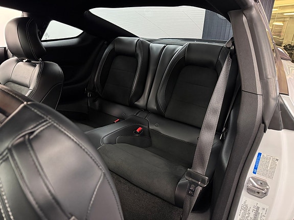 Ford Mustang 18 of 22
