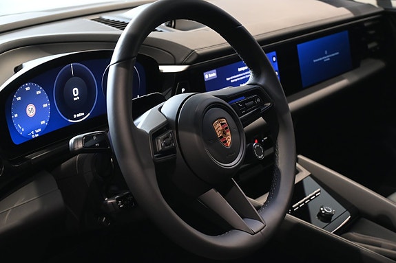 Porsche Macan 4 21 of 26