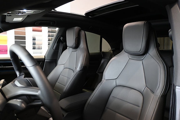 Porsche Macan 4 19 of 26