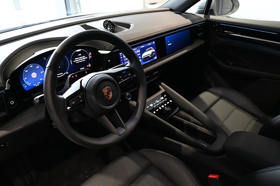Porsche Macan 4 20 of 26