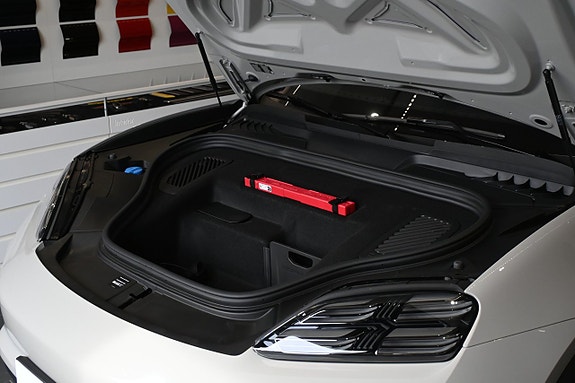 Porsche Macan 4 13 of 26