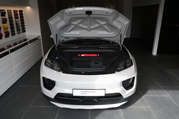 Porsche Macan 4 12 of 26