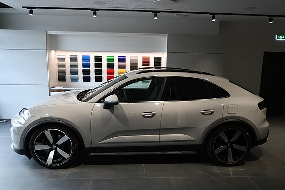 Porsche Macan 4 3 of 26
