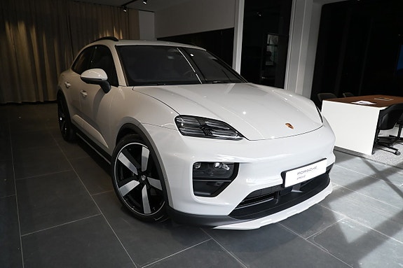Porsche Macan 4 8 of 26