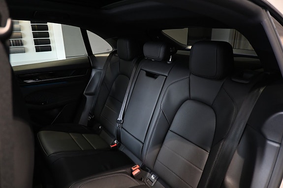 Porsche Macan 4 18 of 26