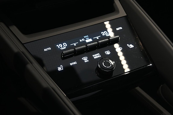 Porsche Macan 4 23 of 26