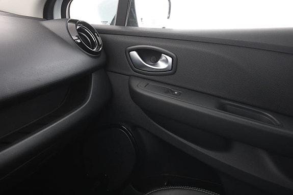 Renault Clio 28 of 30