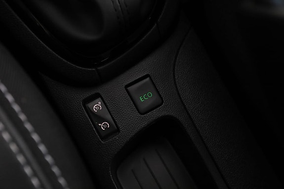 Renault Clio 27 of 30