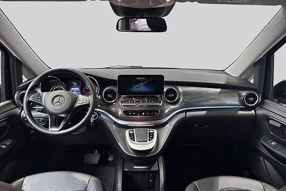 Mercedes-Benz V250 7 of 15