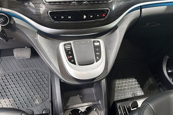 Mercedes-Benz V250 12 of 15