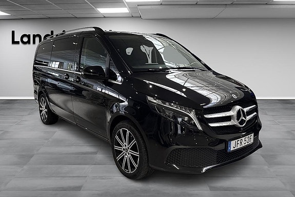 Mercedes-Benz V250 3 of 15
