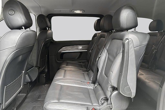 Mercedes-Benz V250 9 of 15
