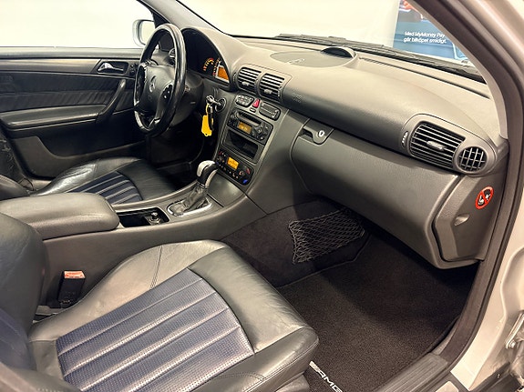 Mercedes-Benz C32 21 of 30