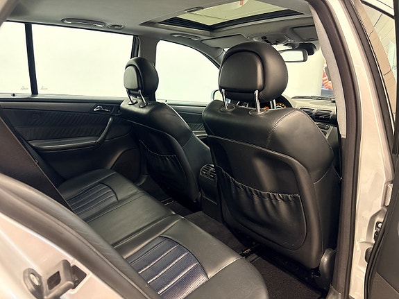 Mercedes-Benz C32 26 of 30