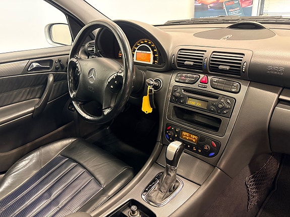 Mercedes-Benz C32 24 of 30