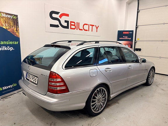 Mercedes-Benz C32 13 of 30