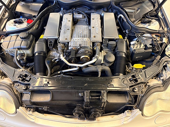 Mercedes-Benz C32 17 of 30