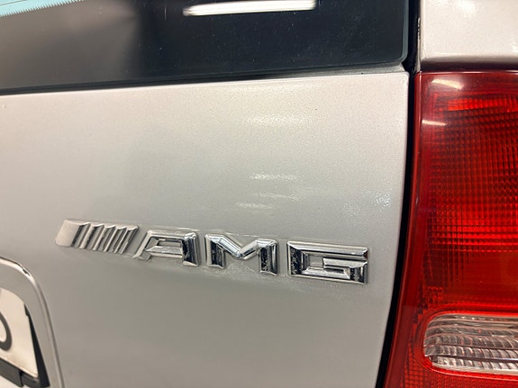 Mercedes-Benz C32 11 of 30