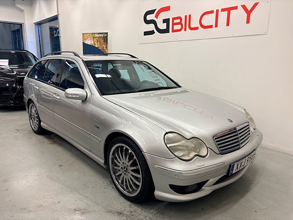 Mercedes-Benz C32 8 of 30