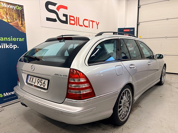 Mercedes-Benz C32 15 of 30