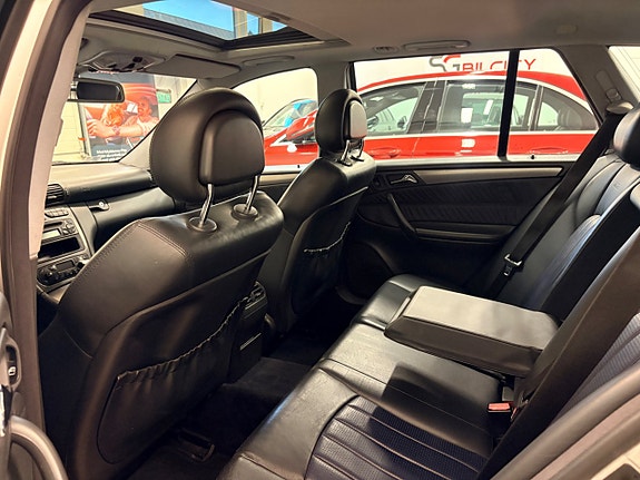Mercedes-Benz C32 29 of 30