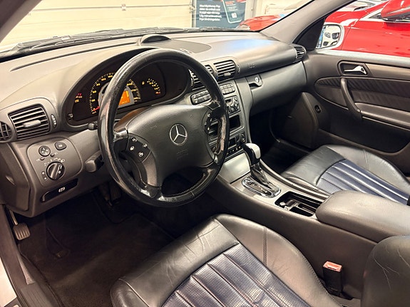 Mercedes-Benz C32 19 of 30