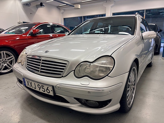 Mercedes-Benz C32 5 of 30