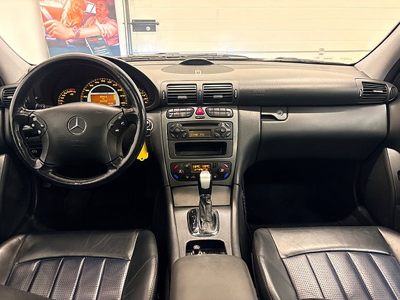 Mercedes-Benz C32 27 of 30