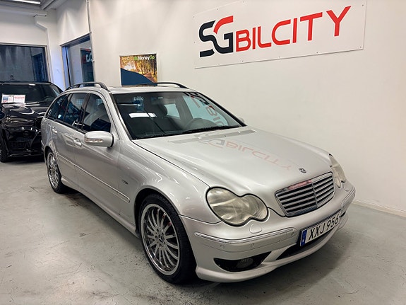 Mercedes-Benz C32 3 of 30