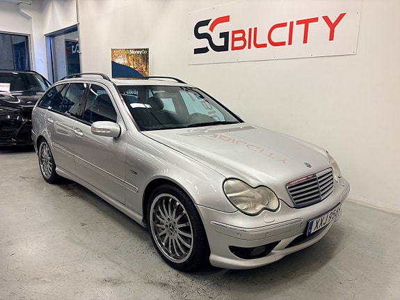 Mercedes-Benz C32 2 of 30