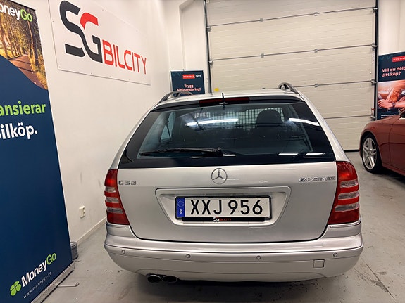 Mercedes-Benz C32 14 of 30