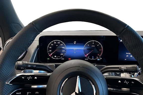 Mercedes-Benz GLB220 d 13 of 14