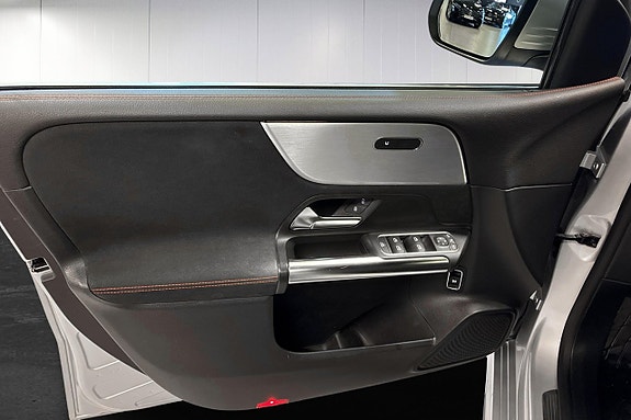 Mercedes-Benz B200 d 13 of 23