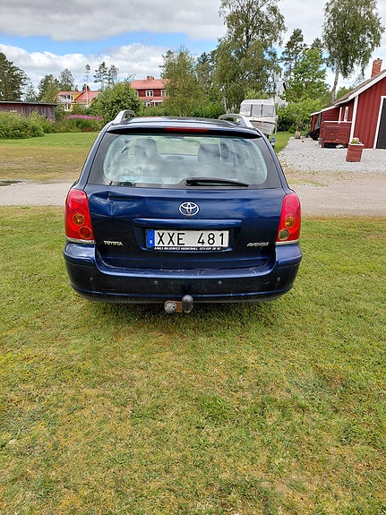 Toyota Avensis 2 of 2