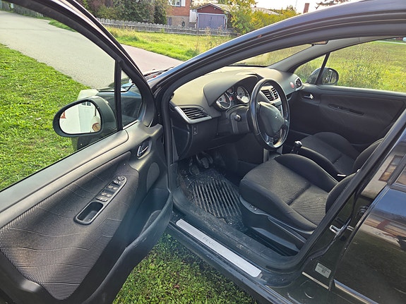 Peugeot 207 SW 3 of 7