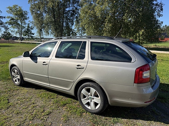 Skoda Octavia 2 of 6