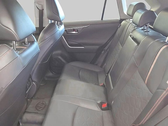 Toyota RAV4 8 of 11