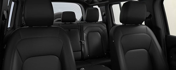 Land Rover Defender 110 4 of 5