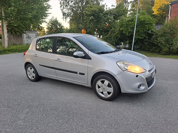 Renault Clio 2 of 6