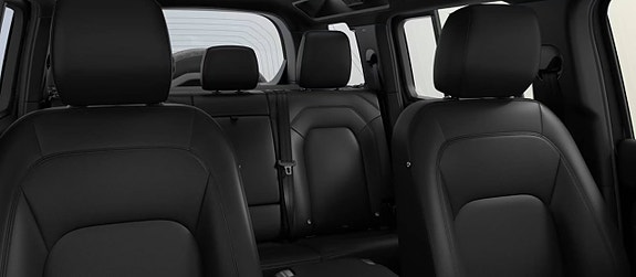 Land Rover Defender 110 5 of 5