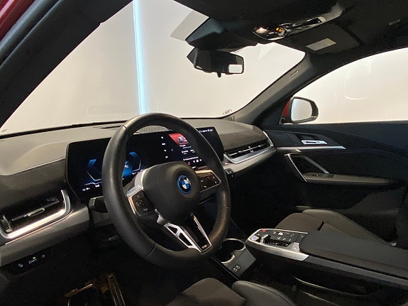 BMW iX2 5 of 11