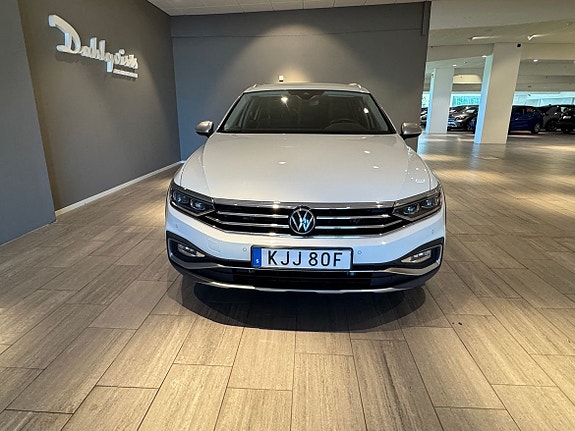 Volkswagen Passat Alltrack 3 of 21