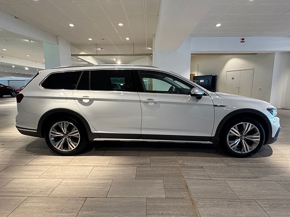 Volkswagen Passat Alltrack 6 of 21