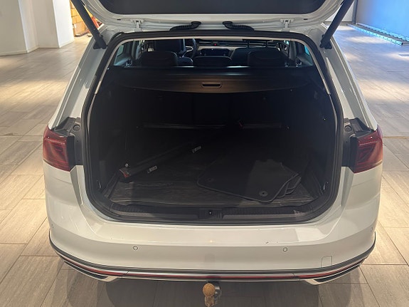 Volkswagen Passat Alltrack 18 of 21