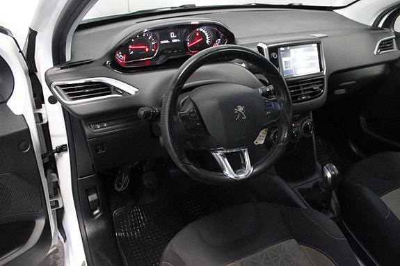 Peugeot 208 22 of 23