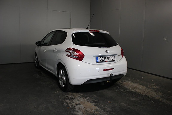 Peugeot 208 3 of 23