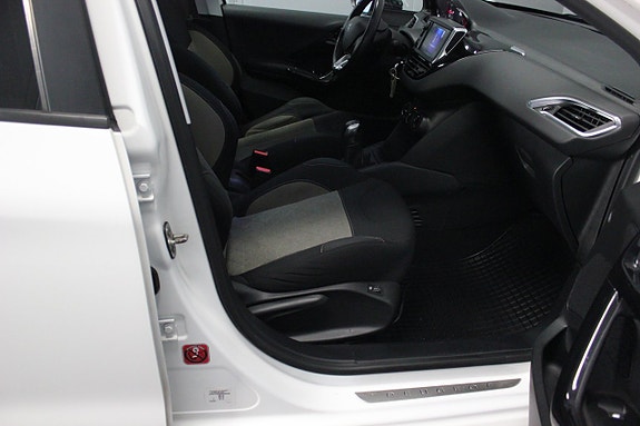 Peugeot 208 9 of 23