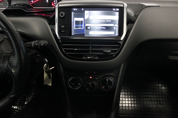 Peugeot 208 16 of 23