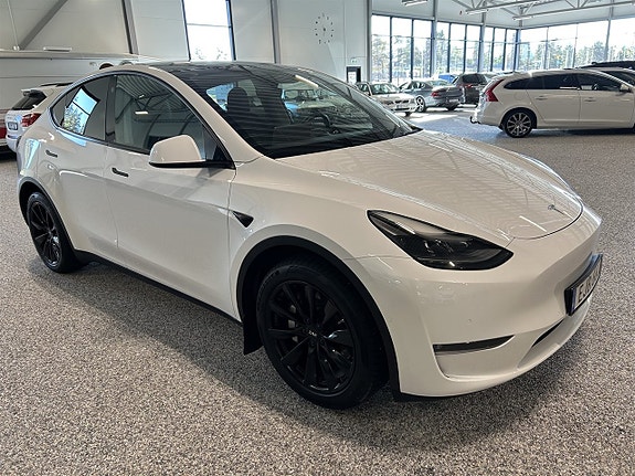 Tesla Model Y 5 of 27